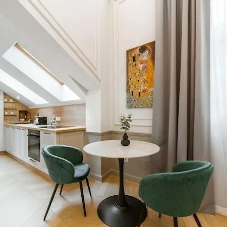 Elegant, Locatie Centrala